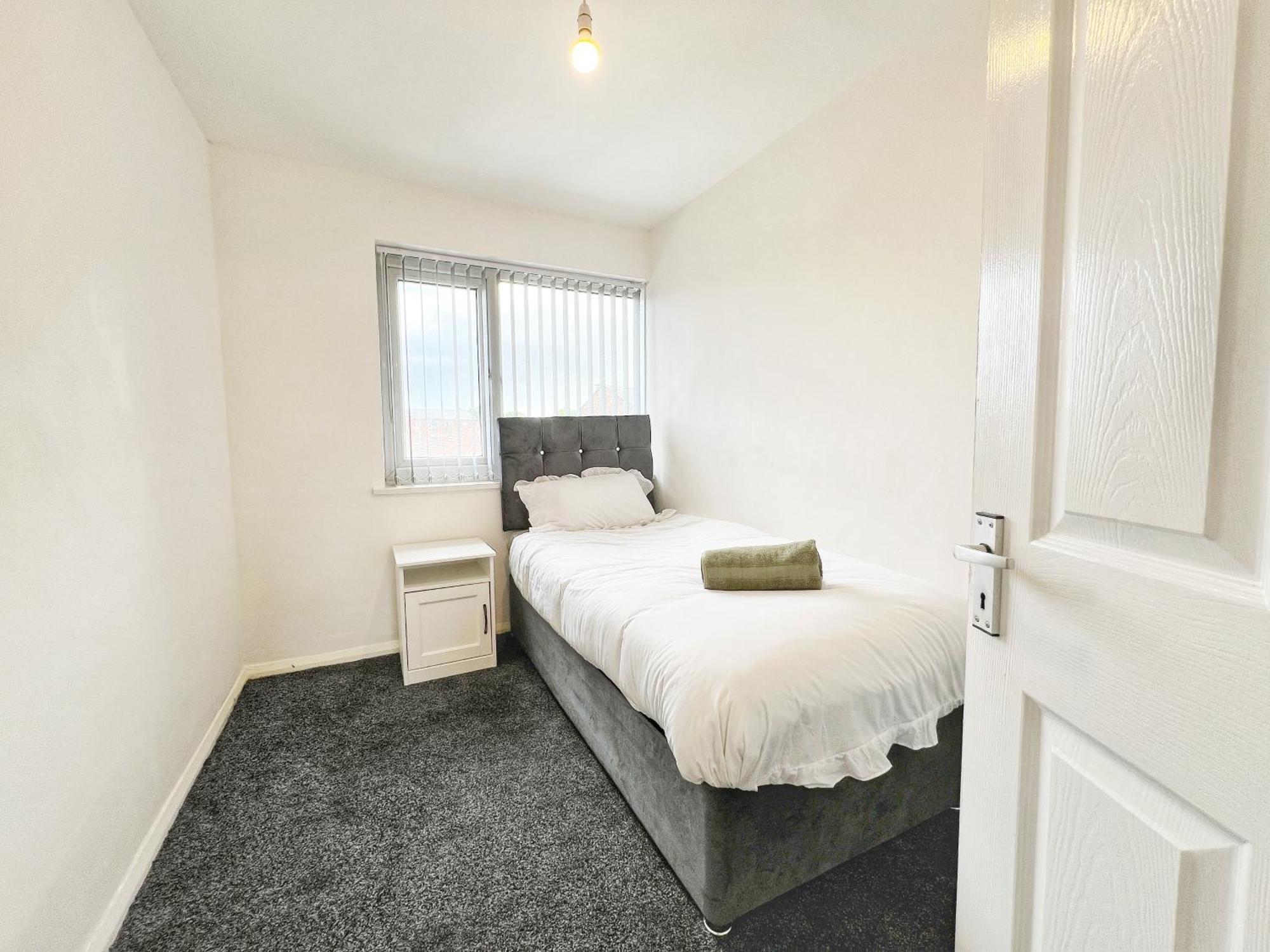 Rusholme Apartment - Sleeps 4 Manchester Ngoại thất bức ảnh