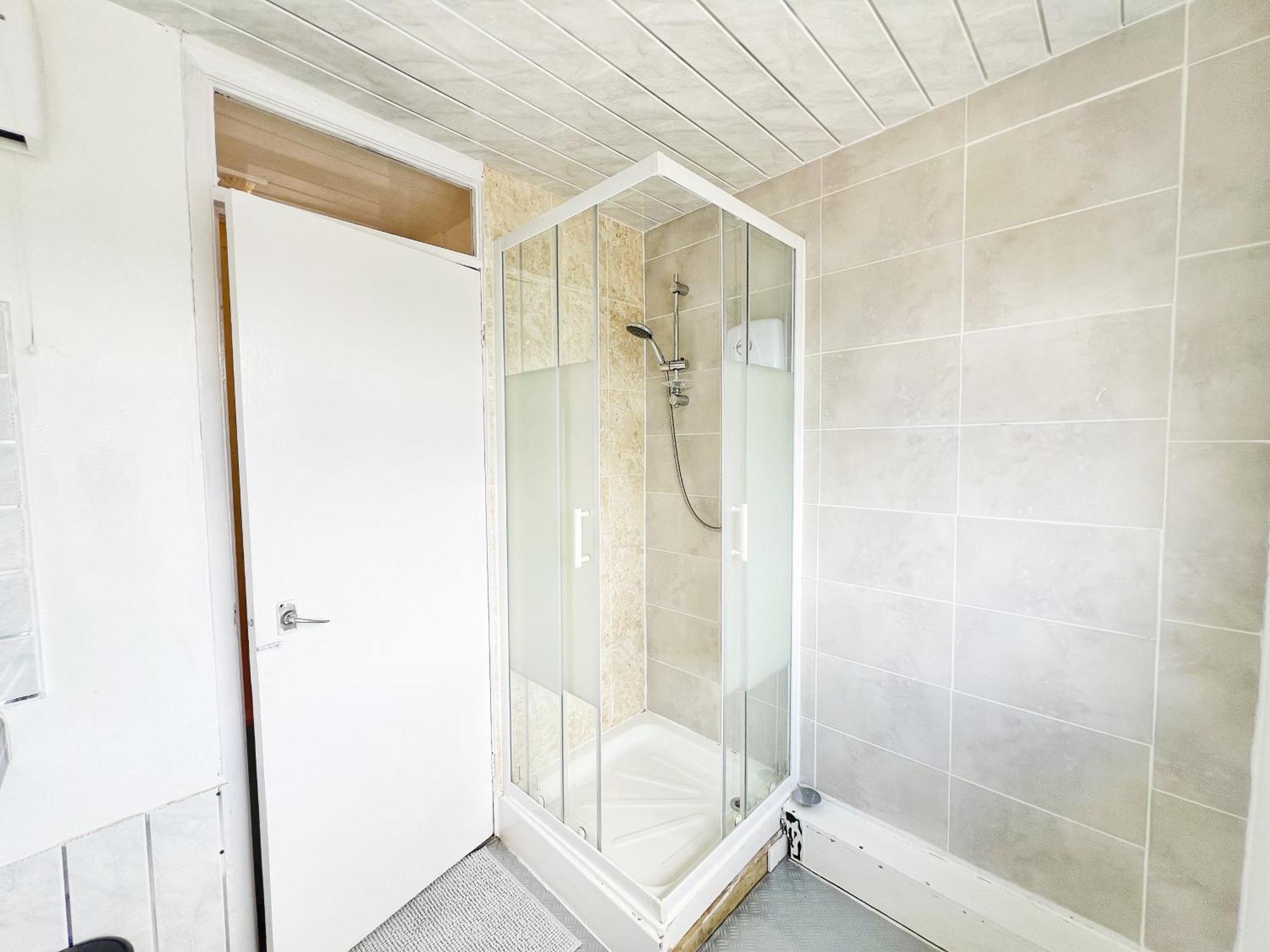 Rusholme Apartment - Sleeps 4 Manchester Ngoại thất bức ảnh